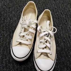 Cream converse