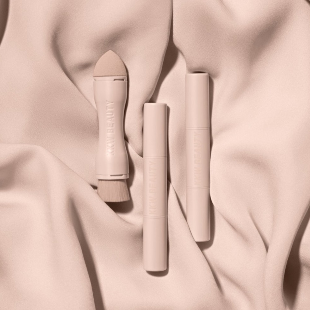KKW beauty contour stick in medium