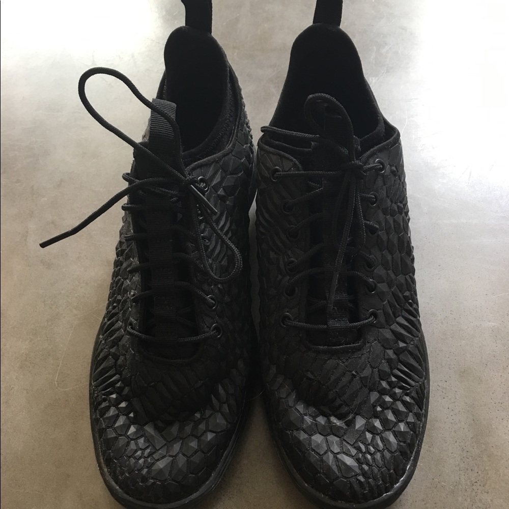 Nike wedge city shoes