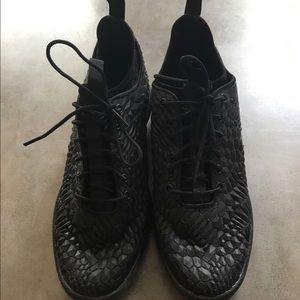 Nike wedge city shoes