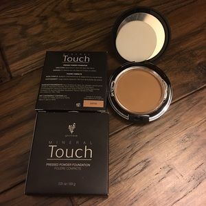 Younique - pressed powder