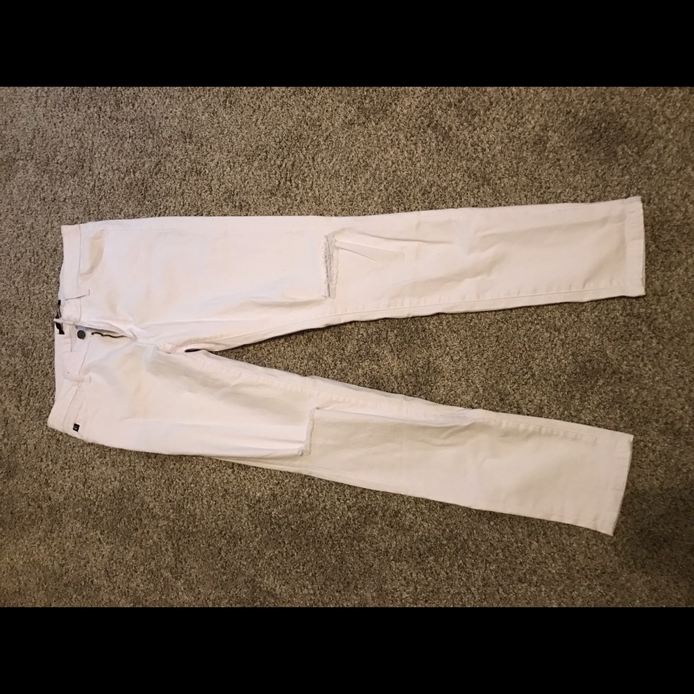 NWT kancan White slit knee stretch denim jean