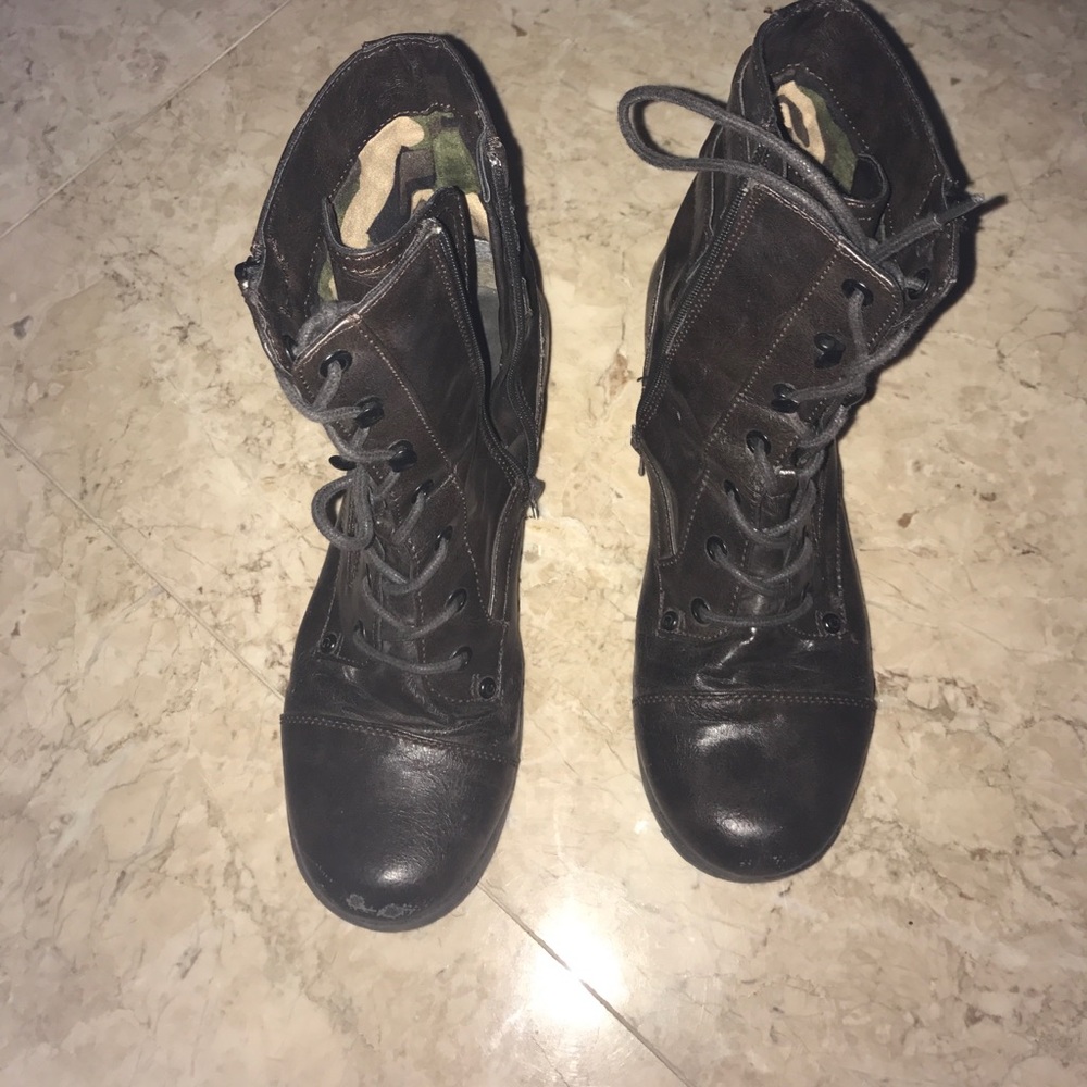 Combat boots