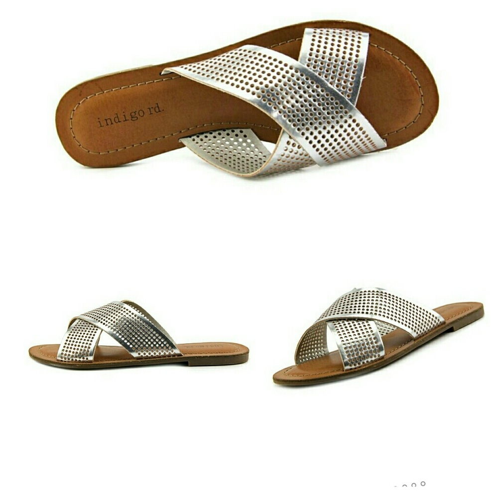 🎉LAST PAIR🎉Silver slide sandals size 8.5