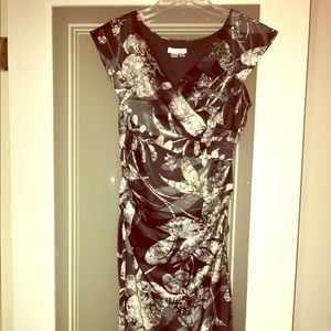 Silky-feel sheath-style dress