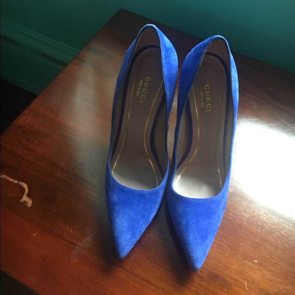 Gucci blue sued heels like new