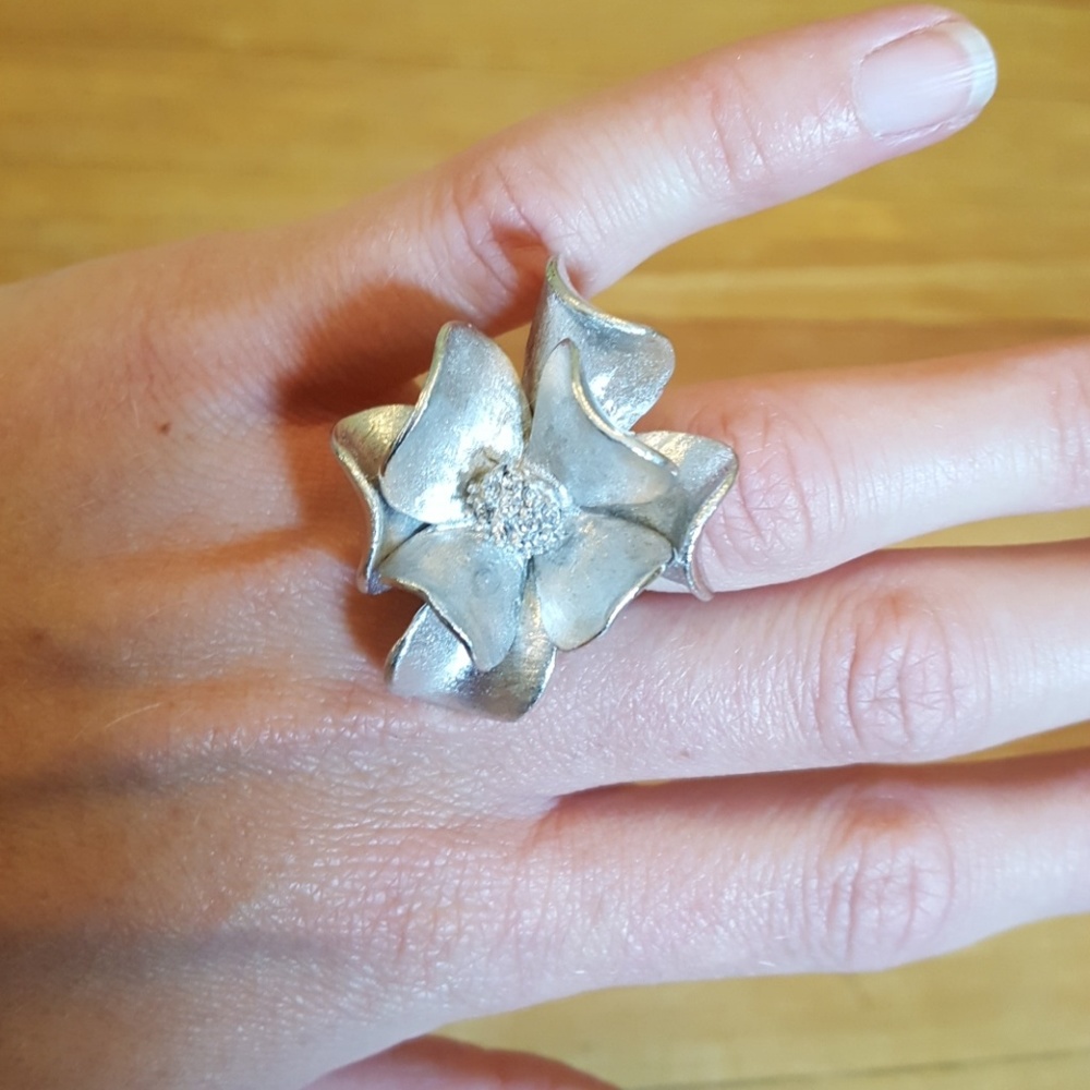 "Magnolia" ring