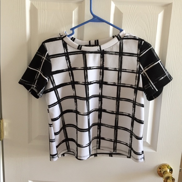 GEOMETRIC CROP TOP - Picture 1 of 5