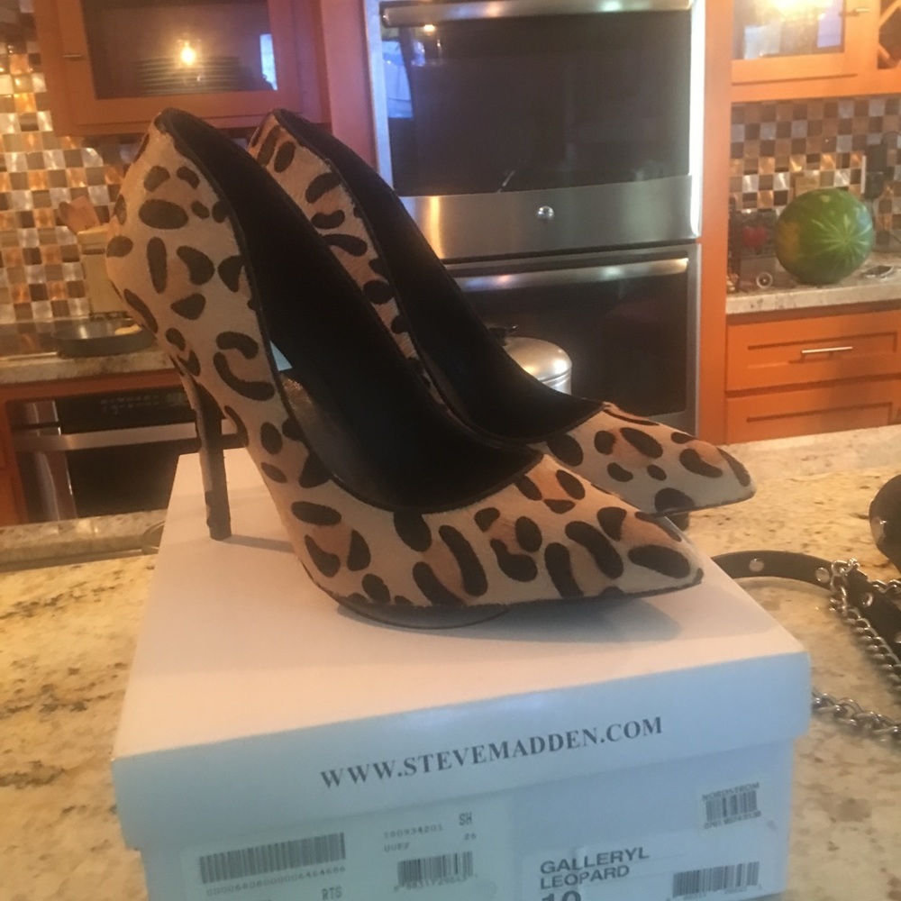 Steve Madden leopard pony hair pumps size 10
