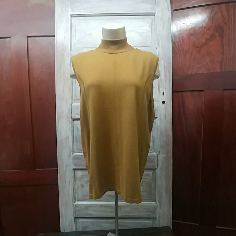 Sleeveless sweater