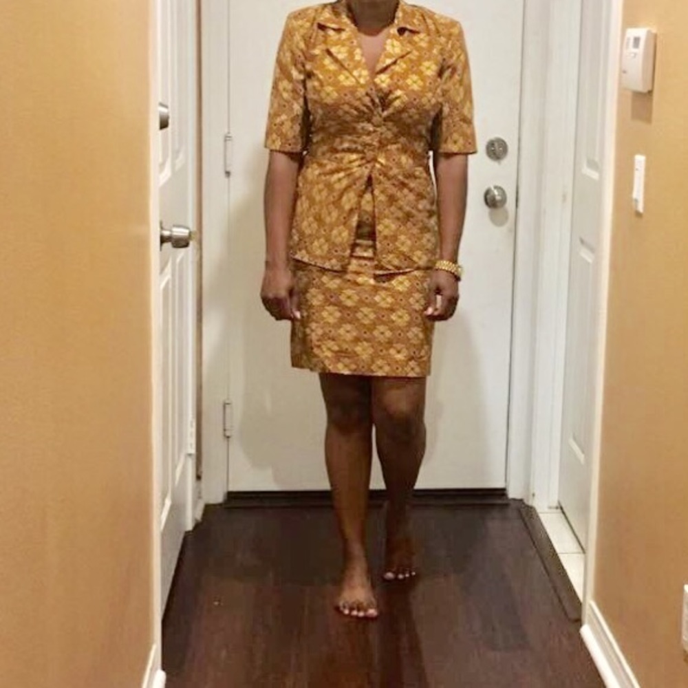 Ankara 2 pc skirt suit sz 4