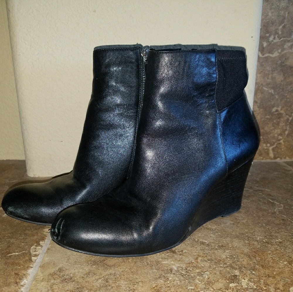 🚫sold🚫Micheal Kors Black Booties size 7 - Picture 2 of 4