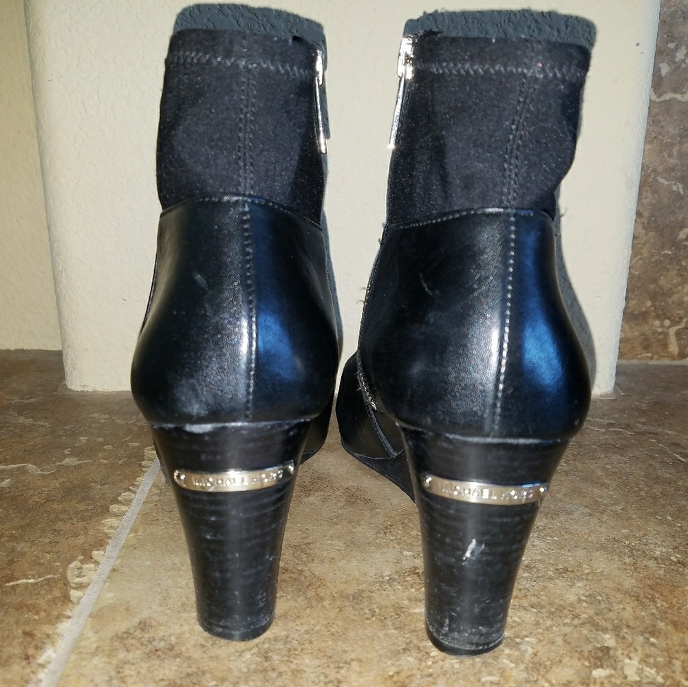 🚫sold🚫Micheal Kors Black Booties size 7 - Picture 4 of 4