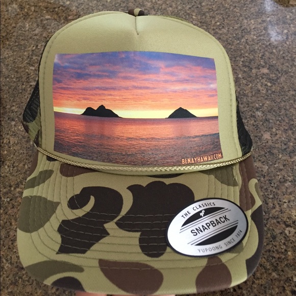 2 brand-new hats snapback - Picture 4 of 5