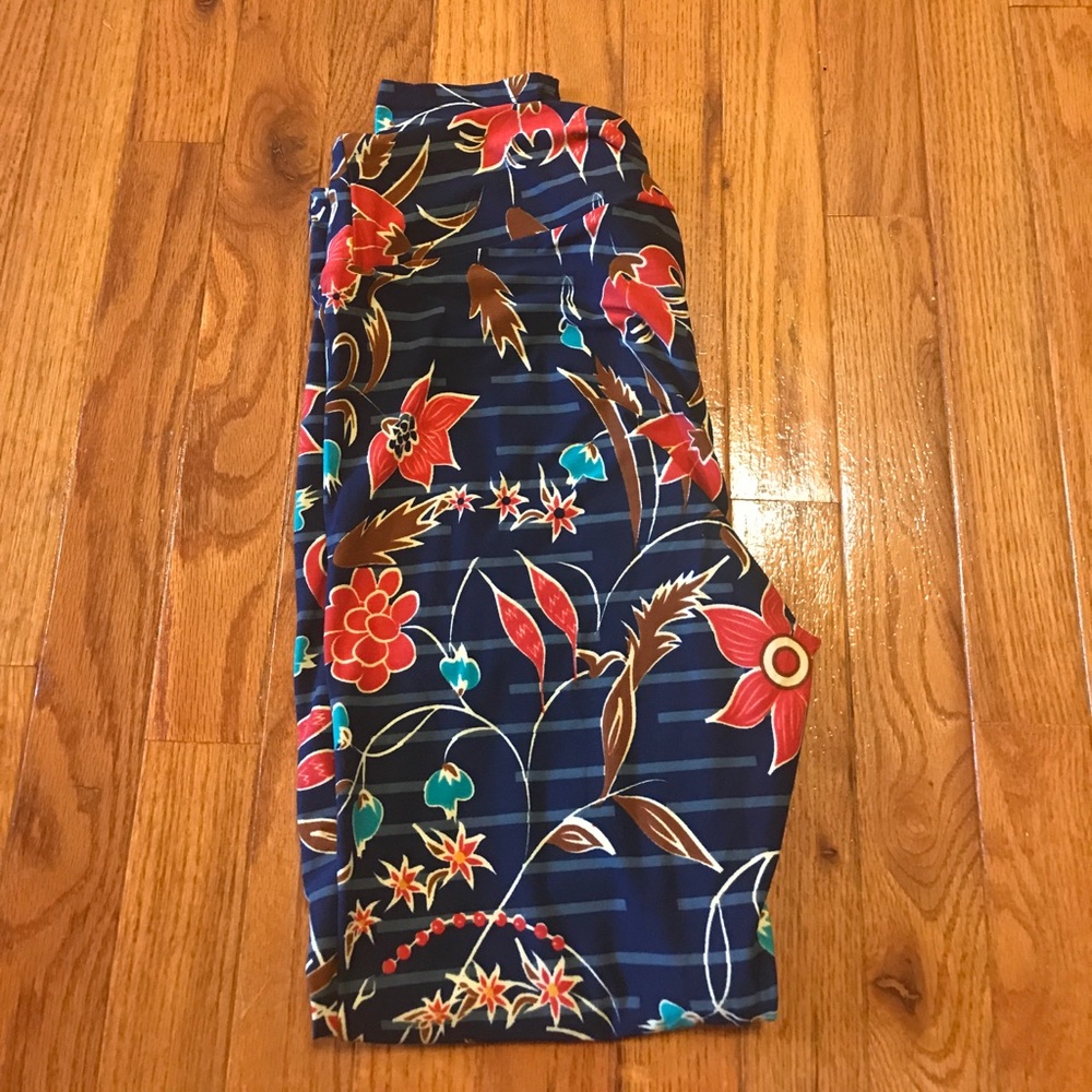 Blue & red floral Lularoe tall curvy TC leggings.