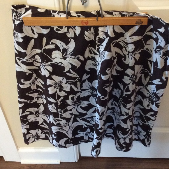 Ladies lined summer skirt - Picture 2 of 4
