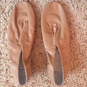 BRAND NEW Tan Jazz Shoes- Bloch size 7.5