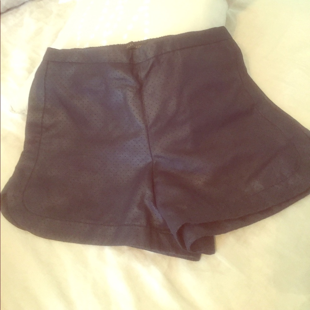 *Zara* pleather shorts! Black size small (4-6) USA