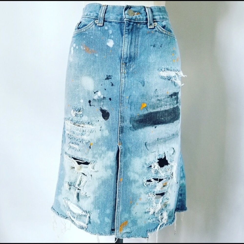 Gap distressed skirt