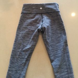Lululemon cropped leggings. Great condition.