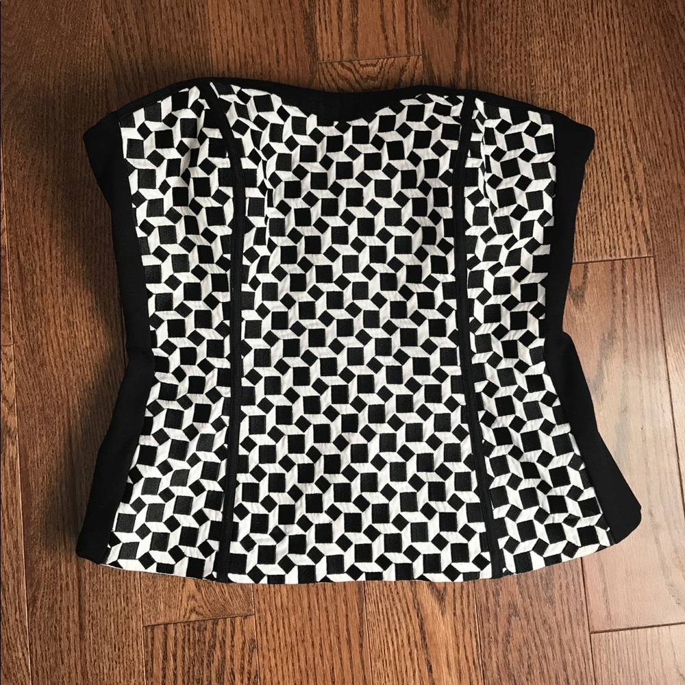 Fitted strapless top