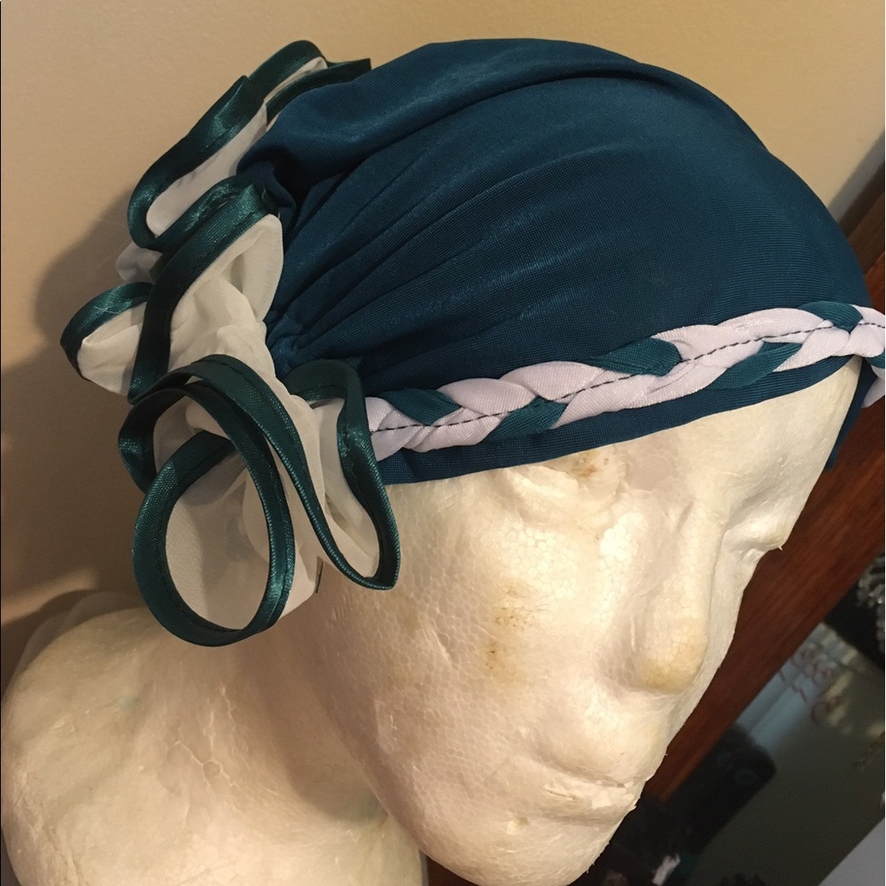 Bonnets - Picture 2 of 2