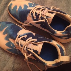 Women's Nike tennis shoes