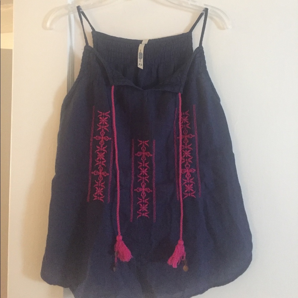 Super cute blue and pink tank 🌺