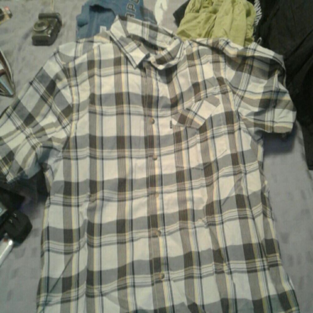 large short sleeved kavu mensbutton up