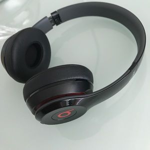 Beats solo 2 wireless