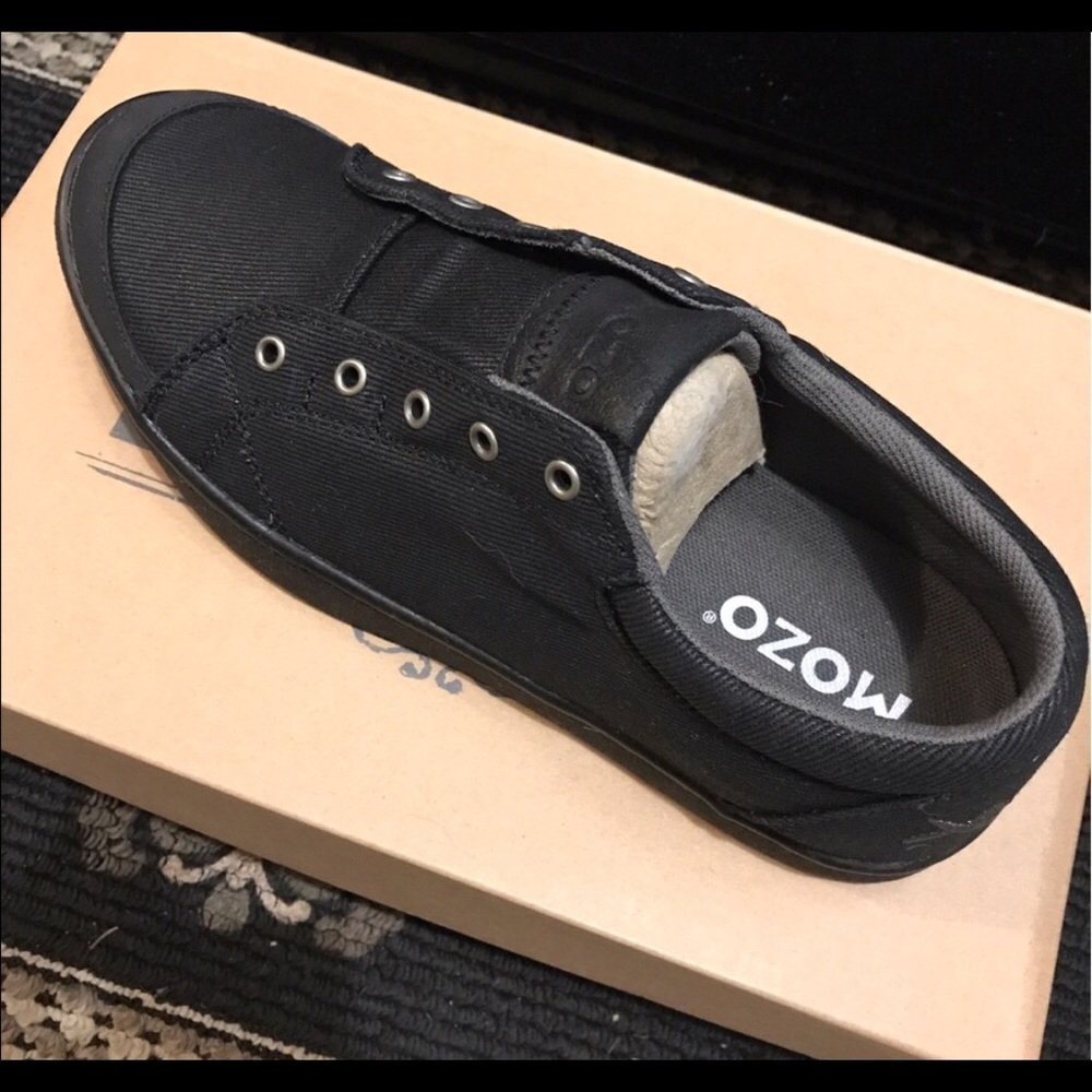 Mozo Nonslip Sneakers Brand New