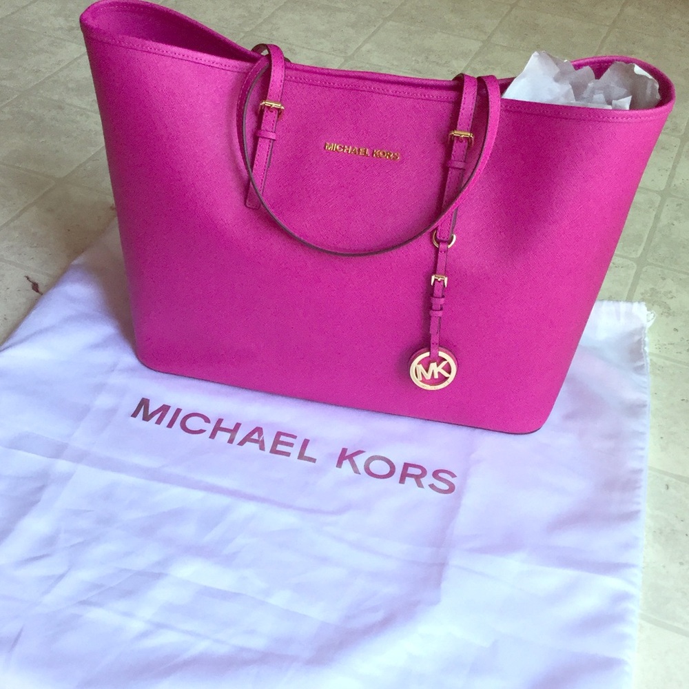 Jet set travel fuschia