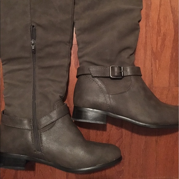 Gray boots - Picture 2 of 4