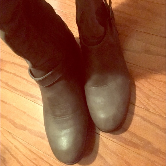 Gray boots - Picture 4 of 4