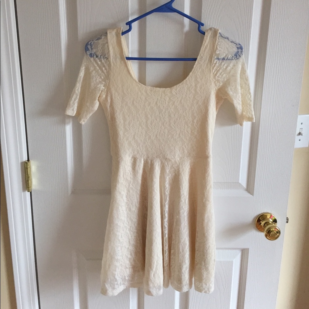 ABERCOMBIE WHITE LACED DRESS