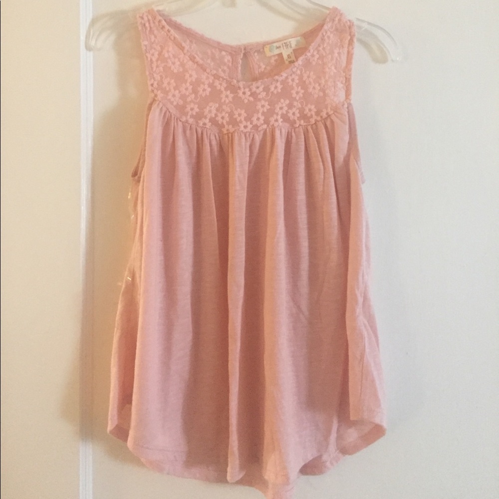 Pink tank with flower lace 💕