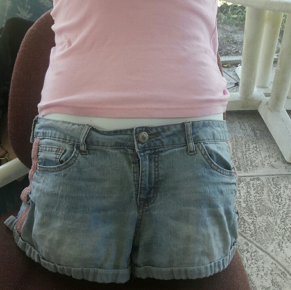 L.E.I. Ashley lowrise jean shorts