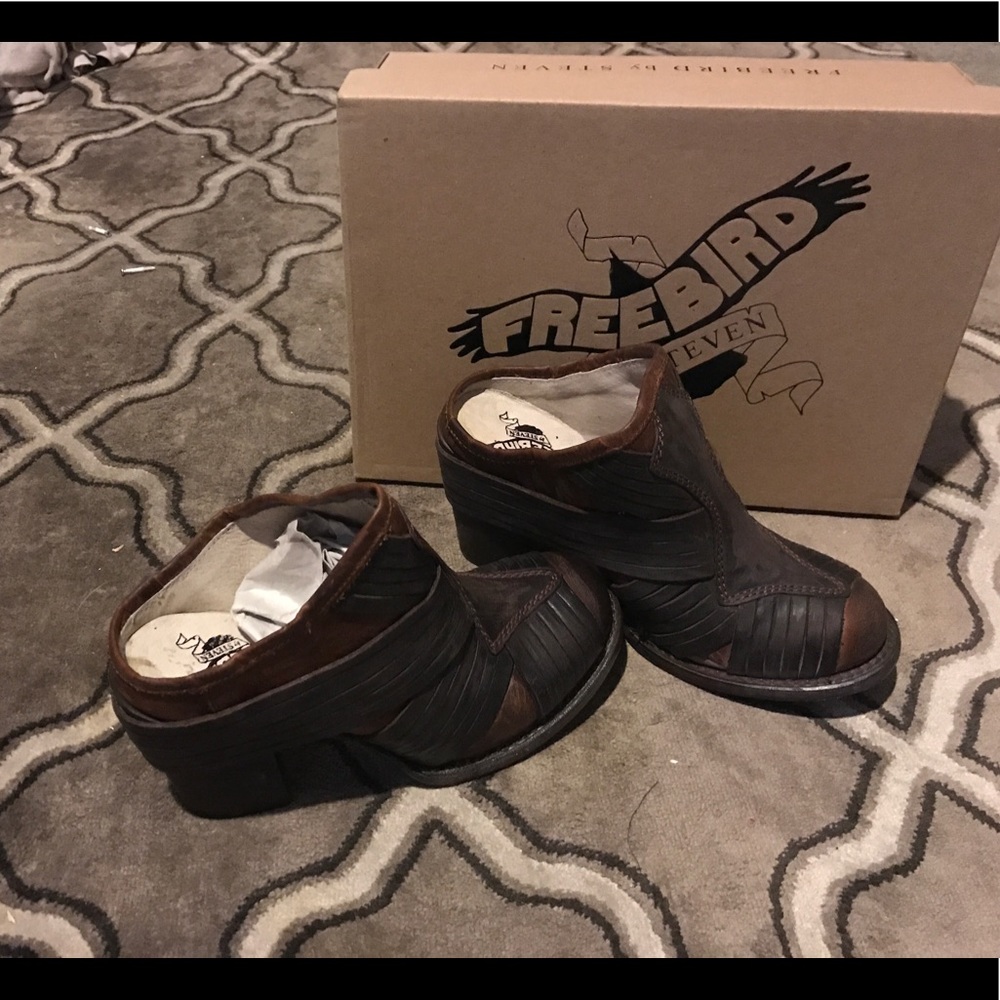 Free bird by Steve Madden smith mules