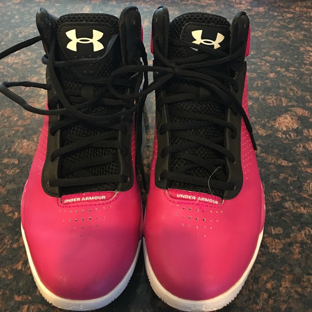 Women's basketball under armor shoes size 9