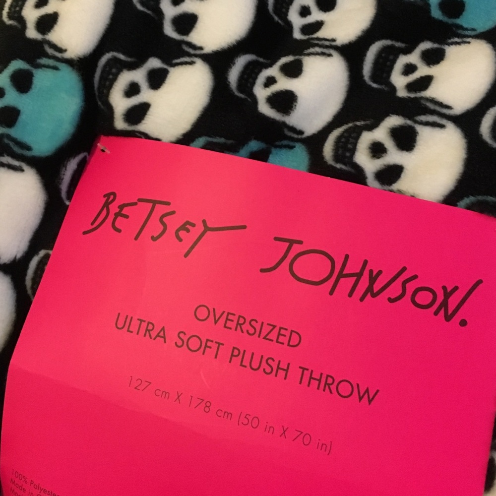 Betsey Johnson skull blanket