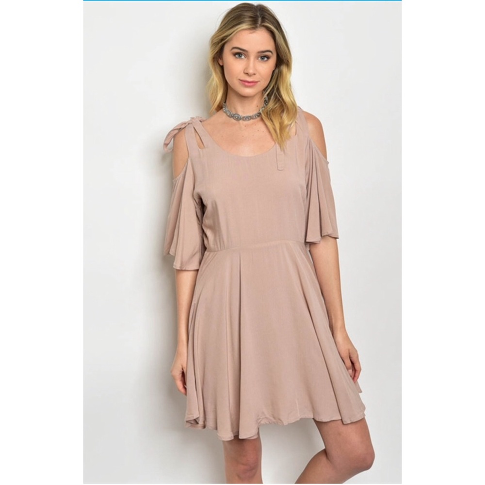 ‼️DEAL OF THE DAY‼️ Cold Shoulder Dress❤️