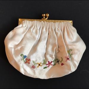 Vintage Change Purse With Embroidered Flowers