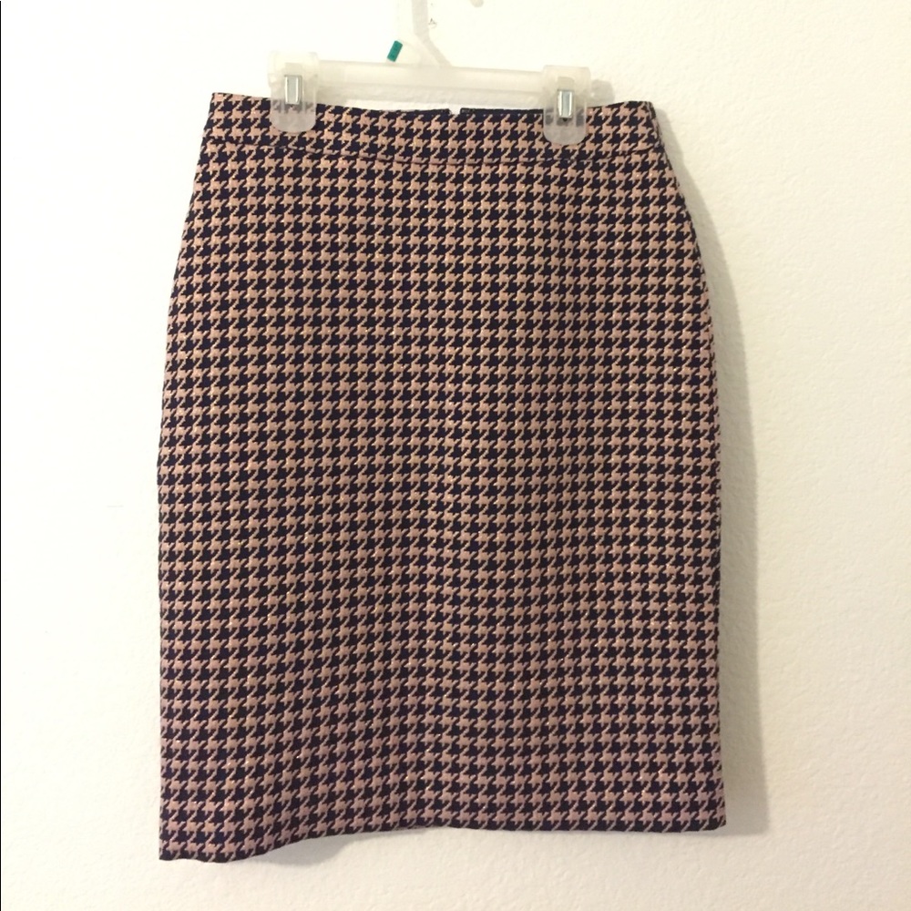 Houndstooth patterned skirt