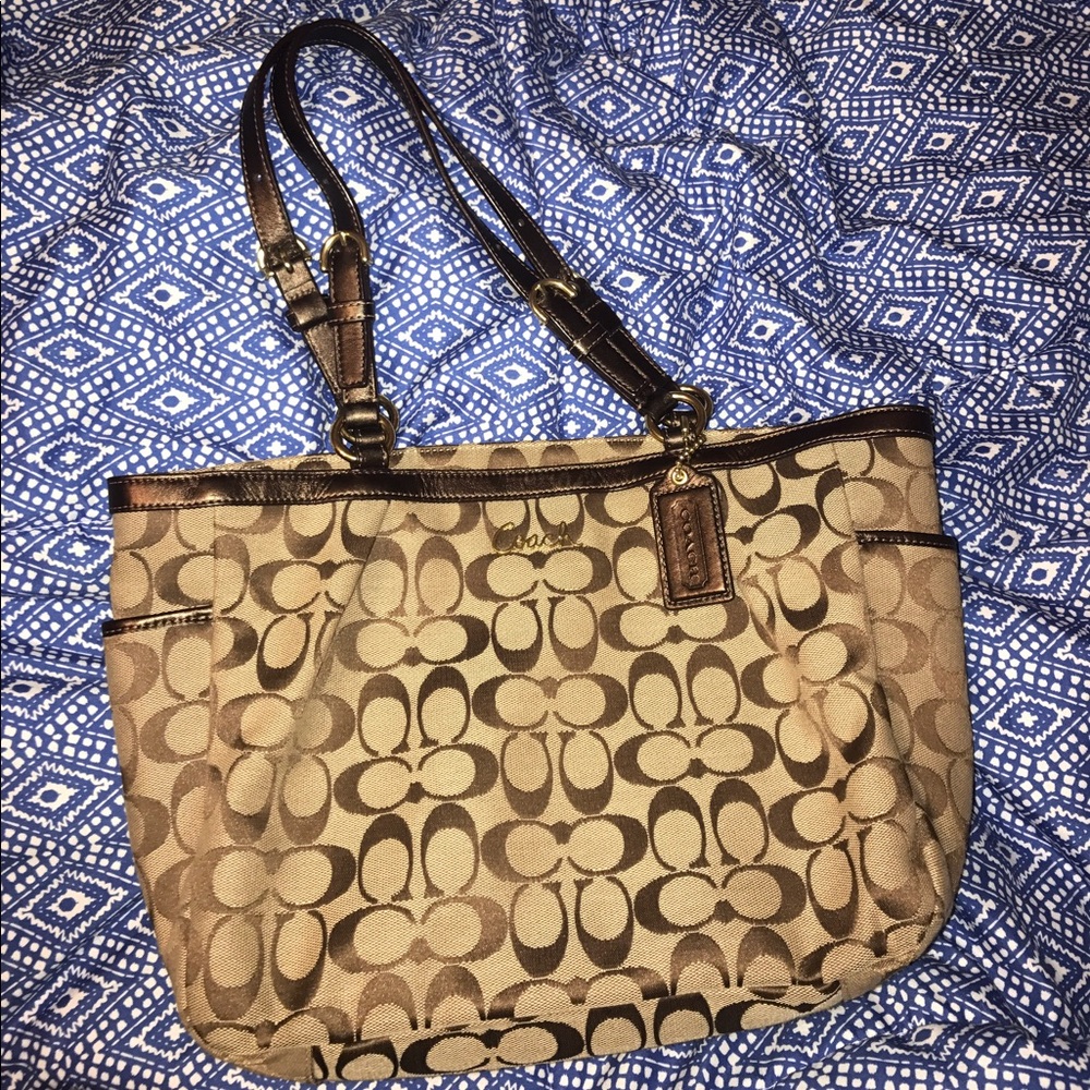 Authentic Coach Monogram Purse 💕