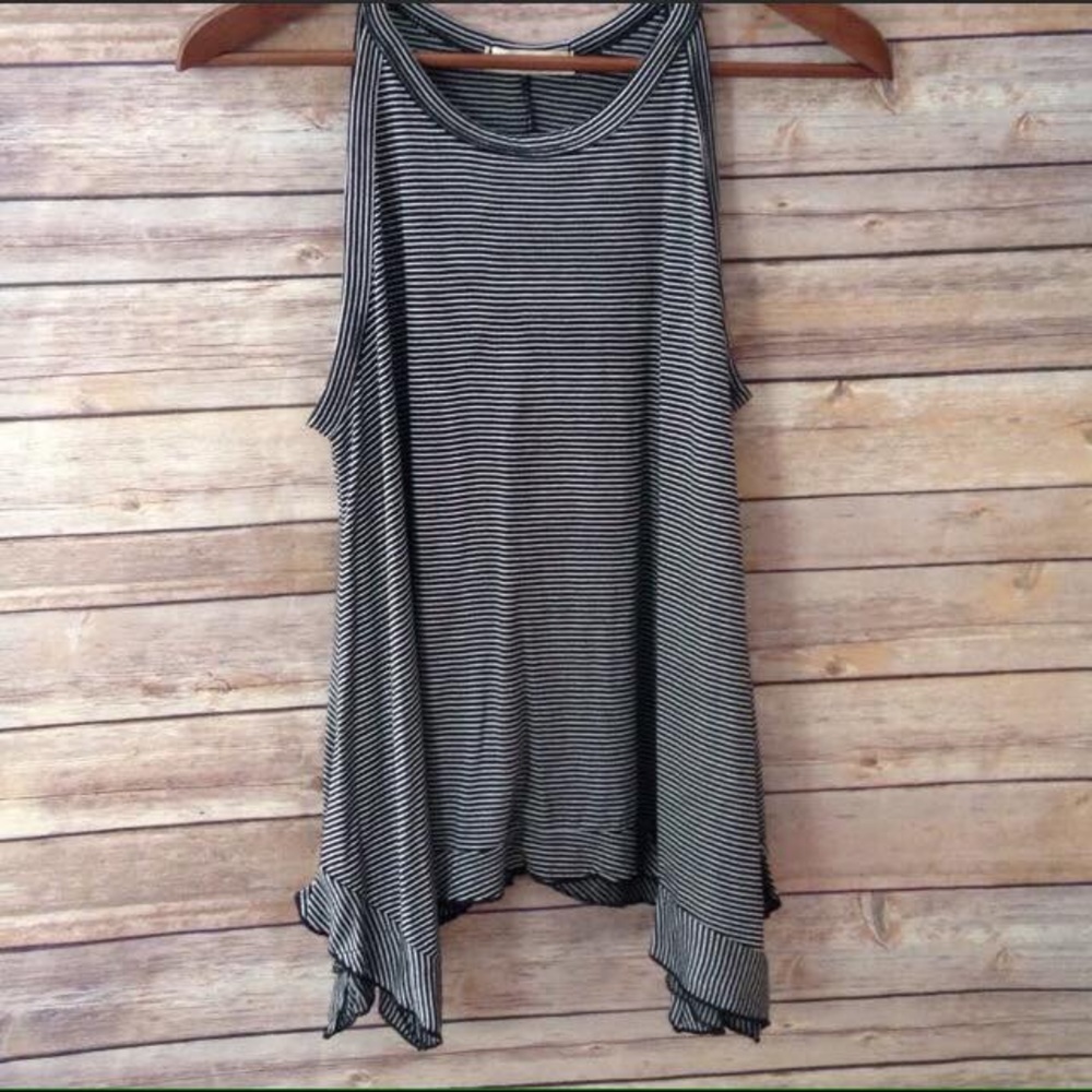 Sleeveless tank with ruffle edge