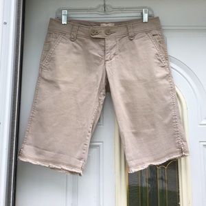 American Eagle Creme Kahki Shorts