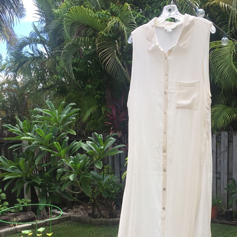 Forever 21. White bottom up collar sleeveless.