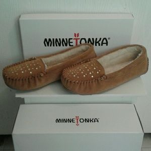 ๐ปMinnetonka Woman's Tan Rhinestone Slippers๐ป