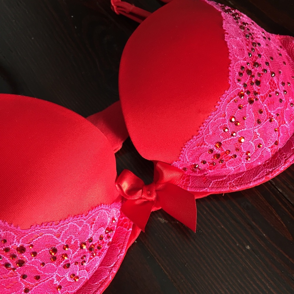 NWOT VICTORIA'S SECRET Dream Push-Up Bra - 32B