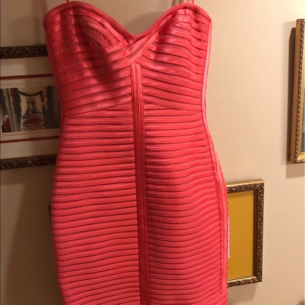 BCBG MAXAZRIA STRAPLESS DRESS (size 2; coral)